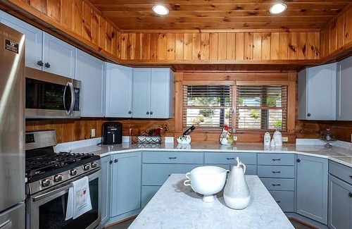Lake Toxaway House | Charming 3-bedroom Lake Toxaway Mountain Cottage with Incredible Views