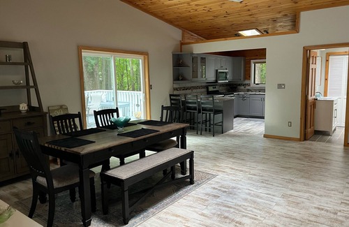 Michiana House | Charming 3-bedroom house with WiFi, AC in New Buffalo with a 20x40 INDOOR POOL