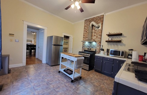 East Carrollton House | Charming 3-bedroom, 2 bath house in the delightful Uptown New Orleans