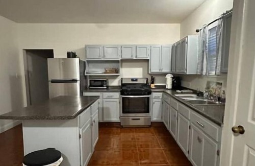 East Riverside House | Charming 3-bedroom house in welcoming New Orleans with WiFi, AC