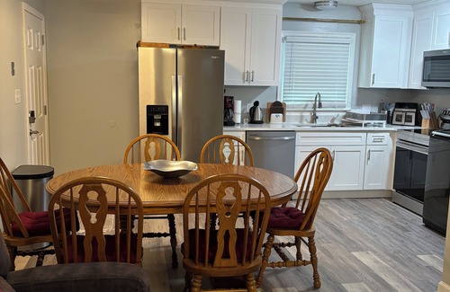 Newport News House | Charming 3-bedroom house with WiFi. Centrally located near Hampton Coliseum.