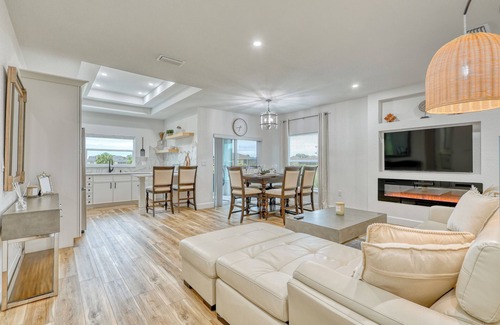 Pebble Beach House | Charming 3-bedroom Relaxing Family Vacation Retreat On The Water, Fishing