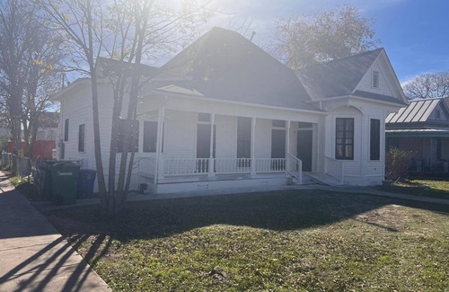Government Hill House | Charming 3-bedroom house in San Antonio with WiFi and AC