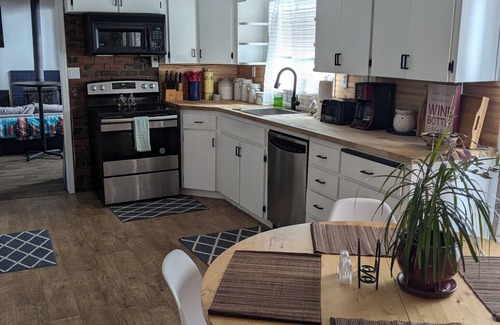 Silver Lake House | Charming 3-bedroom 2 Bath Lakehouse with AC and Wi-Fi located on Silver Lake