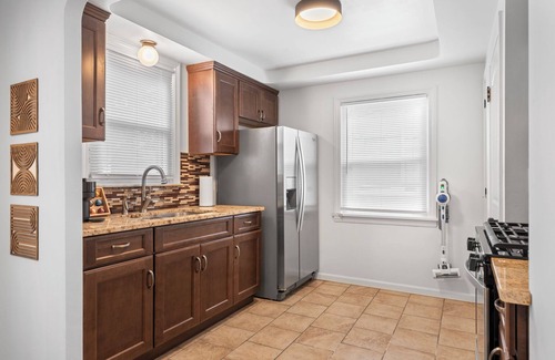 Cleveland Heights House | Charming 3-bedroom house with WiFi and AC in South Euclid near Cleveland Clinic