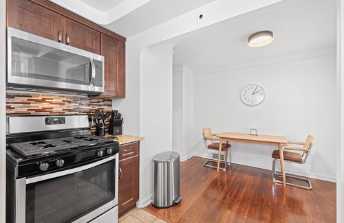 Cleveland Heights House | Charming 3-bedroom house with WiFi and AC in South Euclid near Cleveland Clinic