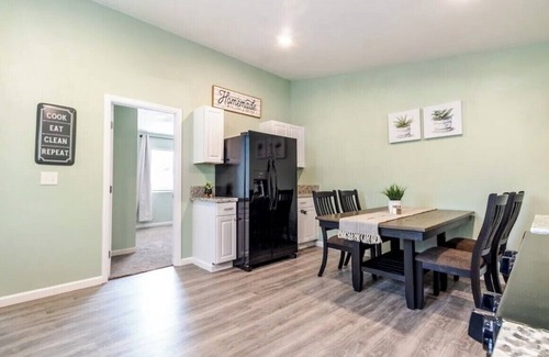Springville House | Charming 3-bedroom Cottage, near the Springville Ranch& Sequoia National Forest