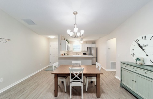 Fruitland Park House | Charming 3-bedroom house with Golfcart and WiFi in The Villages