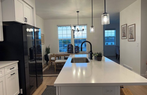 West Jordan House | Charming 3-bedroom townhome with WiFi and AC in welcoming West Jordan