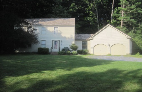 Williamstown House | Charming 3-bedroom Salt Box house in quaint Williamstown Mass with WiFi