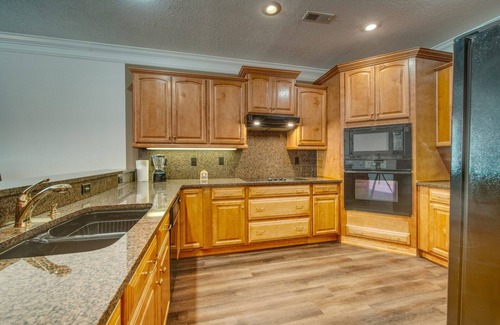 Hiawassee Condo | Charming 3-bedroom waterfront condo with fitness room in Young Harris/Hiawassee