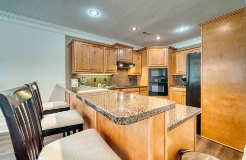 Hiawassee Condo | Charming 3-bedroom waterfront condo with fitness room in Young Harris/Hiawassee