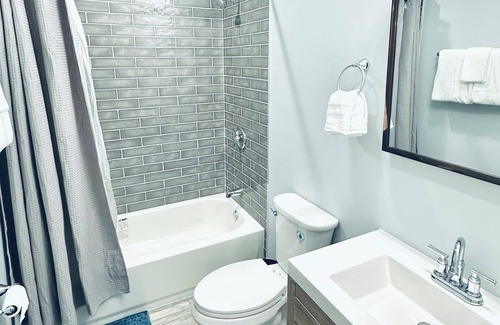 Tri-Taylor Bed & Breakfast | Charming 3 bedrooms Apartment at the Medical District