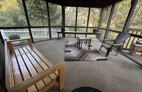 Brookfield House | Charming 3-bedrooms house/resort-like with Firepit and Deck.