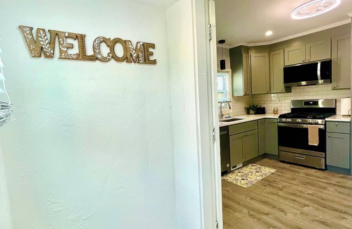 Quincy House | Charming 3-Beds In 2-bedrooms Apartment Near Quincy Adams
