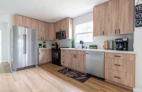 Tukwila House | Charming 3 BR/3 BA Tukwila home