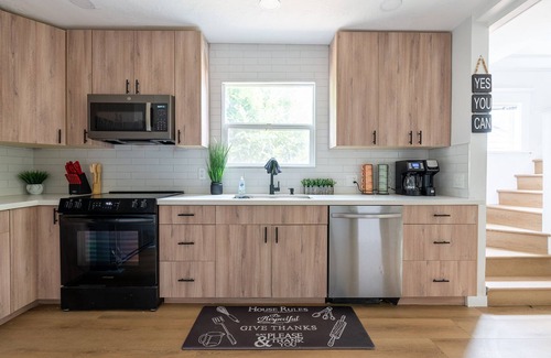Tukwila House | Charming 3 BR/3 BA Tukwila home