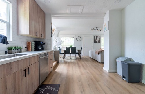 Tukwila House | Charming 3 BR/3 BA Tukwila home