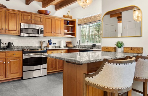 Londonderry House | Charming 3-BR Mountain Home Minutes to Skiing