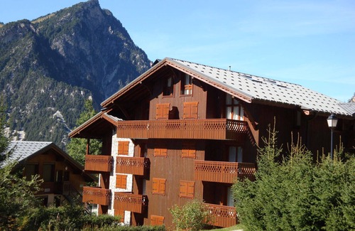 Pralognan-la-Vanoise Apartment | Charming 3-room flat with terrace near slopes and center