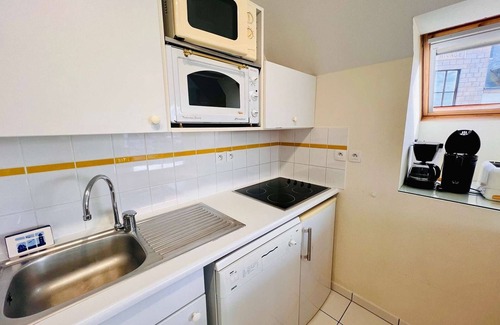 Quiberon Apartment | Charming 3-Room Apt, 47m², Terrace, Steps from Beach, Pets Welcome, Parking Included, Quiberon
