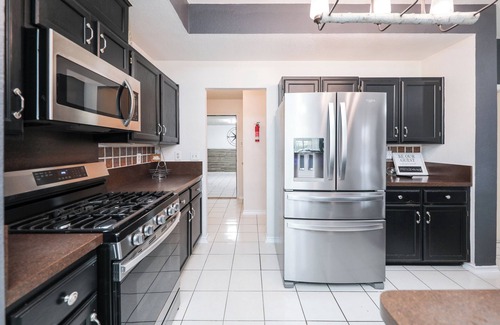 Bonanza House | Charming 3bdrm home with pool, fitness rm,and relaxing backyard North of Laredo.