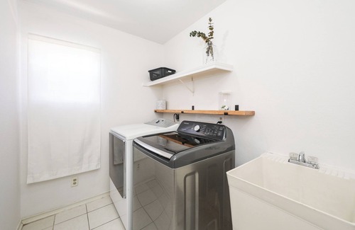 Bonanza House | Charming 3bdrm home with pool, fitness rm,and relaxing backyard North of Laredo.