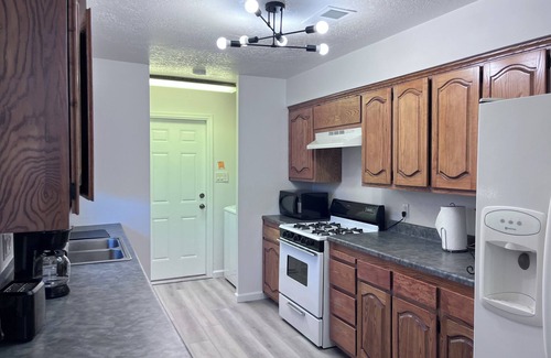 Rio Rancho House | Charming 3bedroom house in Rio Rancho with WiFi, AC, garage and fenced backyard