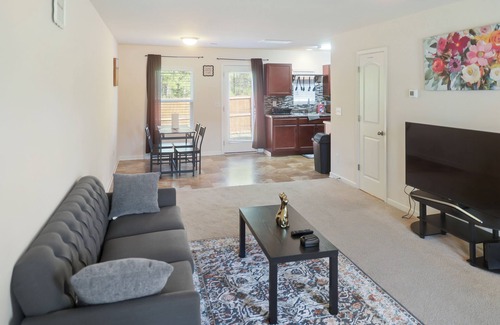 Fayetteville House | Charming 3bedroom house Fayetteville with WiFi, AC. and more. Start your getaway