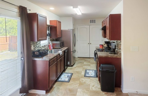 Fayetteville House | Charming 3bedroom house Fayetteville with WiFi, AC. and more. Start your getaway