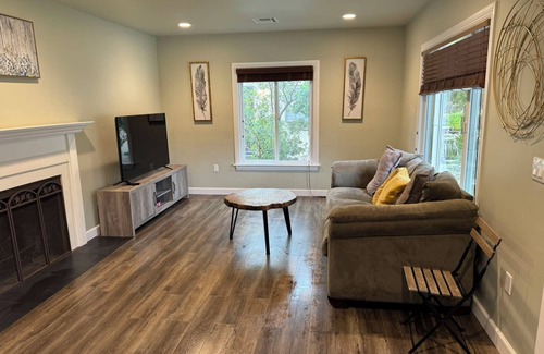 Monrovia House | Charming 3Bedroom3Bath house AC and WiFi in peaceful Monrovia Garage parking