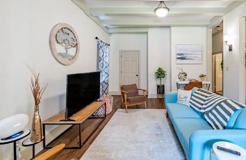 Lafayette Apartment | Charming 3BR Historic Home on Mardi Gras Route