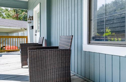 Lafayette Apartment | Charming 3BR Historic Home on Mardi Gras Route