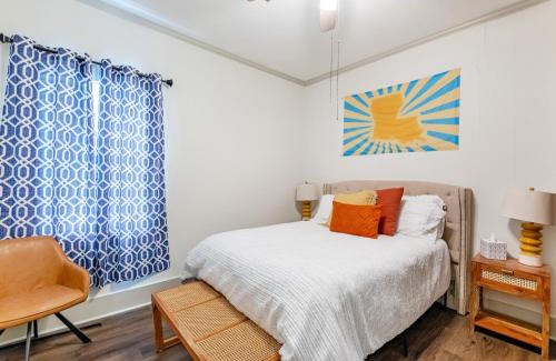 Lafayette Apartment | Charming 3BR Historic Home on Mardi Gras Route