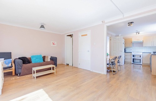 Walworth House | Charming 3BR Home with Garden in Kennington