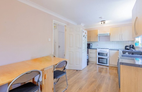 Walworth House | Charming 3BR Home with Garden in Kennington