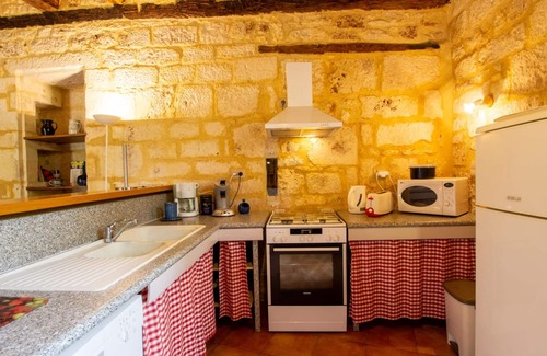 Borreze Cottage | Charming 3BR House in Borrèze with Terrace, WiFi, BBQ, Pet-Friendly