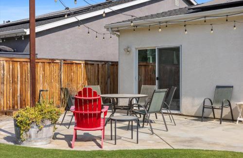 Greenacres House | Charming 3BR in Shafter with Backyard & Garage