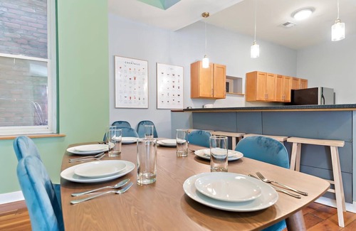 Old West Broad Neighborhood Condo | Charming 3BR Retreat | Heart of Savannah | Near Forsyth Park!