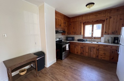 Geneva House | Charming 4 BD near DT Geneva