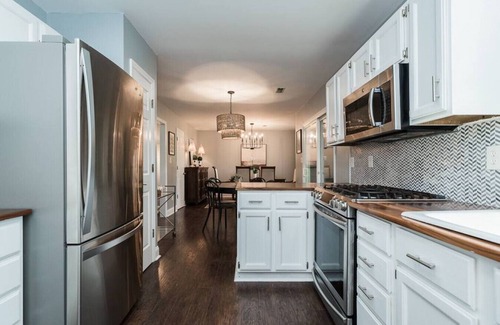 Chapel Hill House | Charming 4 bed home with water views-mins to UNC