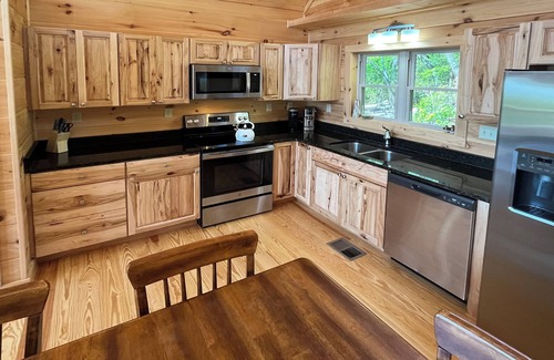 Black Mountain Cabin | Charming 4-bedroom cabin near Bat Cave, Chimney Rock, Lake Lure, Asheville