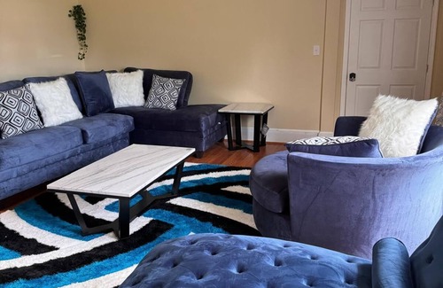 Riverdale House | Charming 4-bedroom house with AC and WiFi in marvelous East Riverdale.