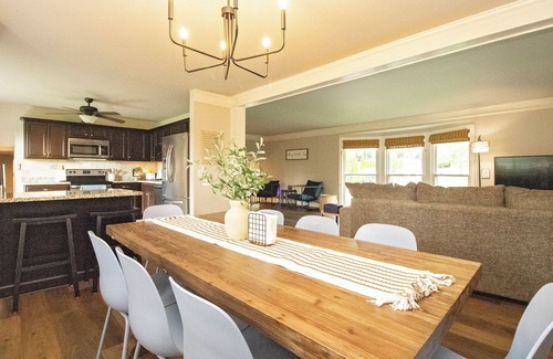 Hendersonville House | Charming 4-bedroom Beautiful Lakefront w/Kayaks - Old Hickory Haven