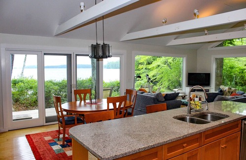 Jolly Island House | Charming 4-bedroom, 2-bathroom home located on Mink Island.
