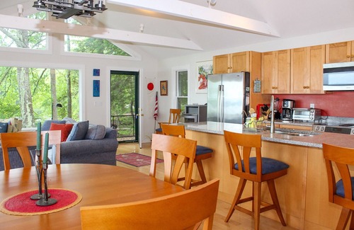 Jolly Island House | Charming 4-bedroom, 2-bathroom home located on Mink Island.