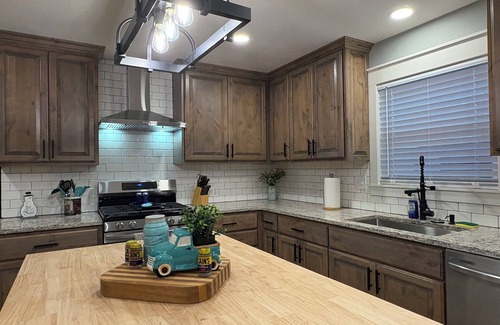 Aurora House | Charming 4-bedroom, all new-century old treasure, located near Mercy hospital