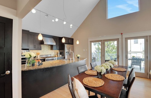 Strathmere House | Charming 4-bedroom Beach Cottage with WiFi, AC in Strathmere