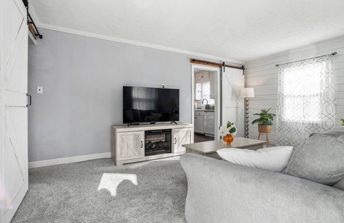 Bristol House | Charming 4-bedroom bungalow near Hard Rock Casino & downtown Bristol