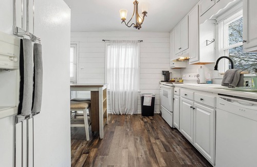 Bristol House | Charming 4-bedroom bungalow near Hard Rock Casino & downtown Bristol